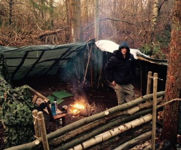 At bygge shelter i skoven på Baunehøj Efterskole